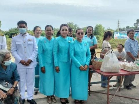 12 ส.ค.พิธีเจริญพระพุทธมนต์และทำบุญตักบาตรถวายพระราชกุศล