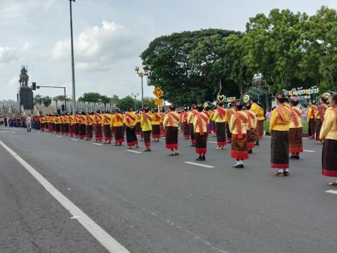 รำถวาย พิธีวางพวงมาลาถวายราชสักการะพระบรมราชานุสาวรีย์ รัชกาลที่ ๑ เนื่องในวันน้อมรำลึกวันคล้ายวันสวรรคตพระบาทสมเด็จพระพุทธยอดฟ้าจุฬาโลกมหาราช