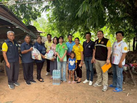 การมอบถุงยังชีพให้แก่ผู้ประสบภัยจากภาวะสงคราม (ชายแดน ไทย-กัมพูชา)