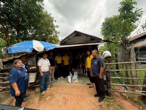 การมอบถุงยังชีพให้แก่ผู้ประสบภัยจากภาวะสงคราม (ชายแดน ไทย-กัมพูชา)