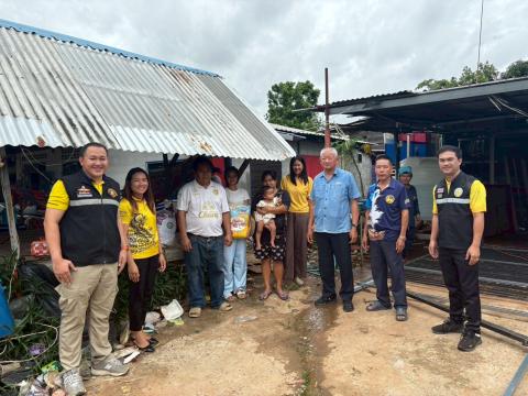 การมอบถุงยังชีพให้แก่ผู้ประสบภัยจากภาวะสงคราม (ชายแดน ไทย-กัมพูชา)