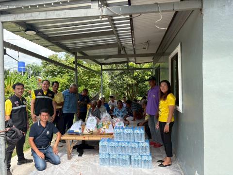 การมอบถุงยังชีพให้แก่ผู้ประสบภัยจากภาวะสงคราม (ชายแดน ไทย-กัมพูชา)