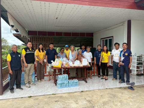 การมอบถุงยังชีพให้แก่ผู้ประสบภัยจากภาวะสงคราม (ชายแดน ไทย-กัมพูชา)