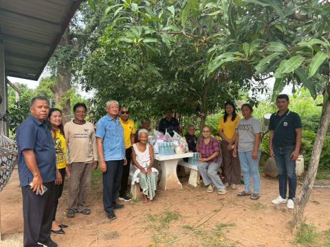 การมอบถุงยังชีพให้แก่ผู้ประสบภัยจากภาวะสงคราม (ชายแดน ไทย-กัมพูชา)