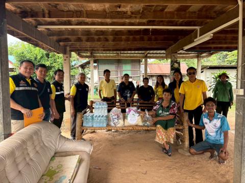 การมอบถุงยังชีพให้แก่ผู้ประสบภัยจากภาวะสงคราม (ชายแดน ไทย-กัมพูชา)