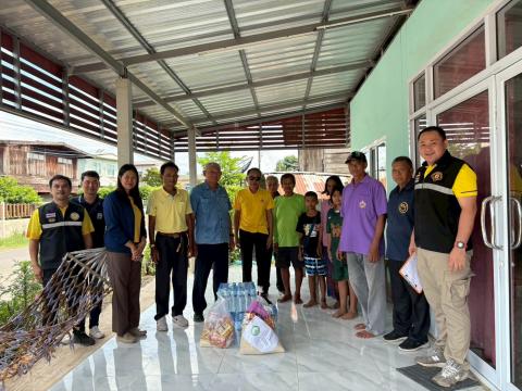 การมอบถุงยังชีพให้แก่ผู้ประสบภัยจากภาวะสงคราม (ชายแดน ไทย-กัมพูชา)