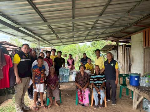 การมอบถุงยังชีพให้แก่ผู้ประสบภัยจากภาวะสงคราม (ชายแดน ไทย-กัมพูชา)