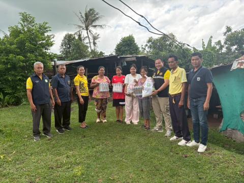 การมอบถุงยังชีพให้แก่ผู้ประสบภัยจากภาวะสงคราม (ชายแดน ไทย-กัมพูชา)