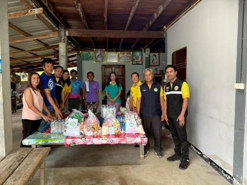 การมอบถุงยังชีพให้แก่ผู้ประสบภัยจากภาวะสงคราม (ชายแดน ไทย-กัมพูชา)