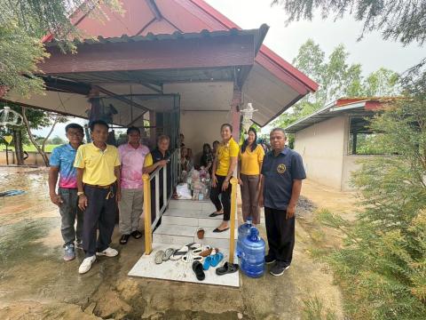 การมอบถุงยังชีพให้แก่ผู้ประสบภัยจากภาวะสงคราม (ชายแดน ไทย-กัมพูชา)