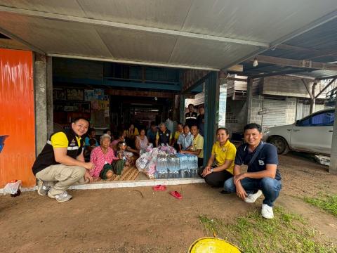 การมอบถุงยังชีพให้แก่ผู้ประสบภัยจากภาวะสงคราม (ชายแดน ไทย-กัมพูชา)