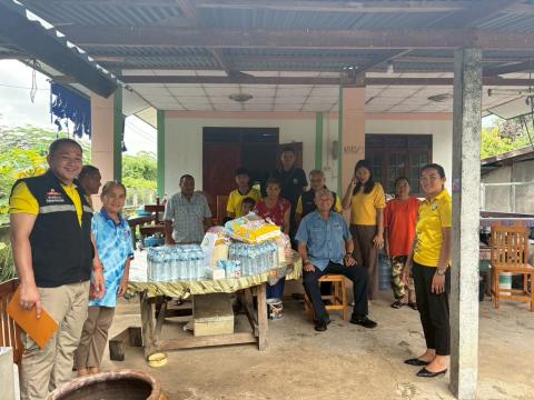การมอบถุงยังชีพให้แก่ผู้ประสบภัยจากภาวะสงคราม (ชายแดน ไทย-กัมพูชา)