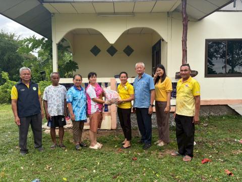 การมอบถุงยังชีพให้แก่ผู้ประสบภัยจากภาวะสงคราม (ชายแดน ไทย-กัมพูชา)