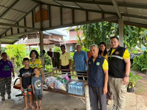 การมอบถุงยังชีพให้แก่ผู้ประสบภัยจากภาวะสงคราม (ชายแดน ไทย-กัมพูชา)