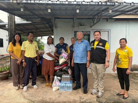 การมอบถุงยังชีพให้แก่ผู้ประสบภัยจากภาวะสงคราม (ชายแดน ไทย-กัมพูชา)