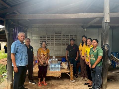 การมอบถุงยังชีพให้แก่ผู้ประสบภัยจากภาวะสงคราม (ชายแดน ไทย-กัมพูชา)