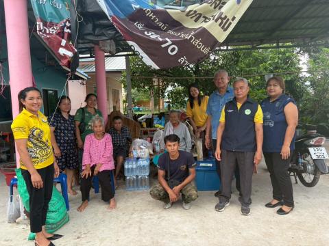 การมอบถุงยังชีพให้แก่ผู้ประสบภัยจากภาวะสงคราม (ชายแดน ไทย-กัมพูชา)